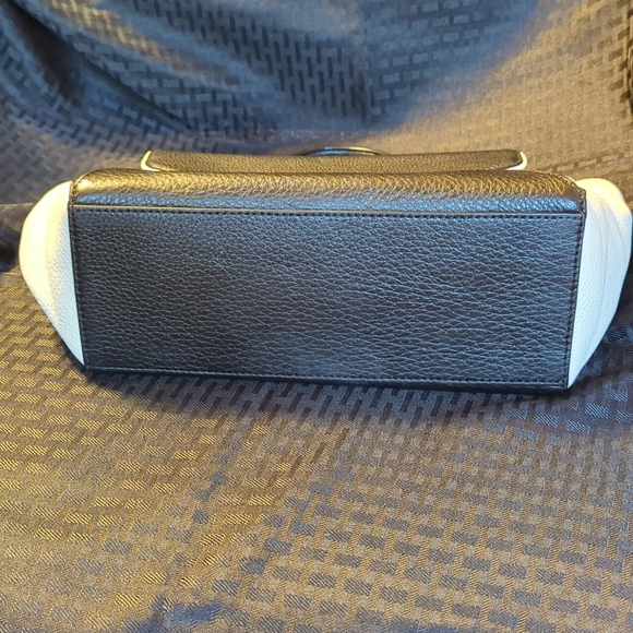 UEC Gorgeous Kate Spade, Color - Black and Porcelain Purse. Beautiful interior. - Picture 7 of 8